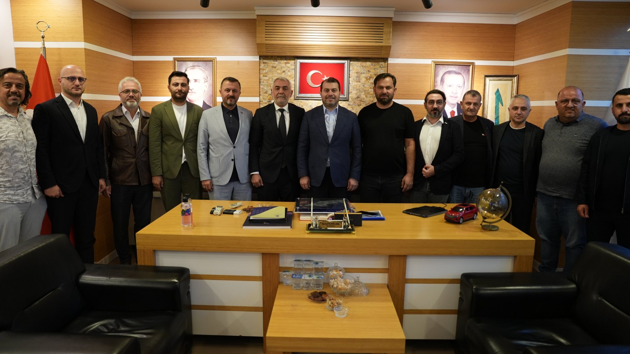 DERNEĞİMİZDEN TUZLA AK PARTİ İLÇE BAŞKANI ŞEREF ÇOLAK'A ZİYARET